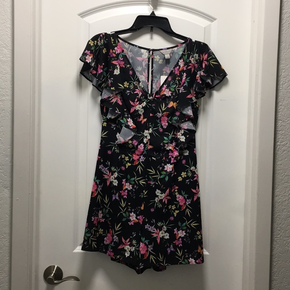 BELLE & SKY floral butterfly ruffle romper, sz S - Picture 1 of 4